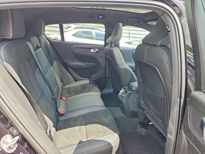 2023 VOLVO C40 RECHARGE PLUS 11