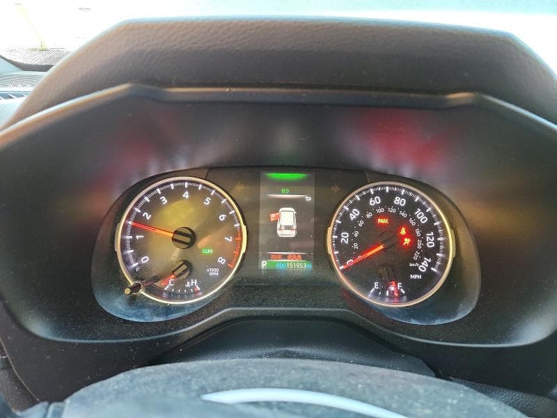 2019 TOYOTA RAV4 XLE 9