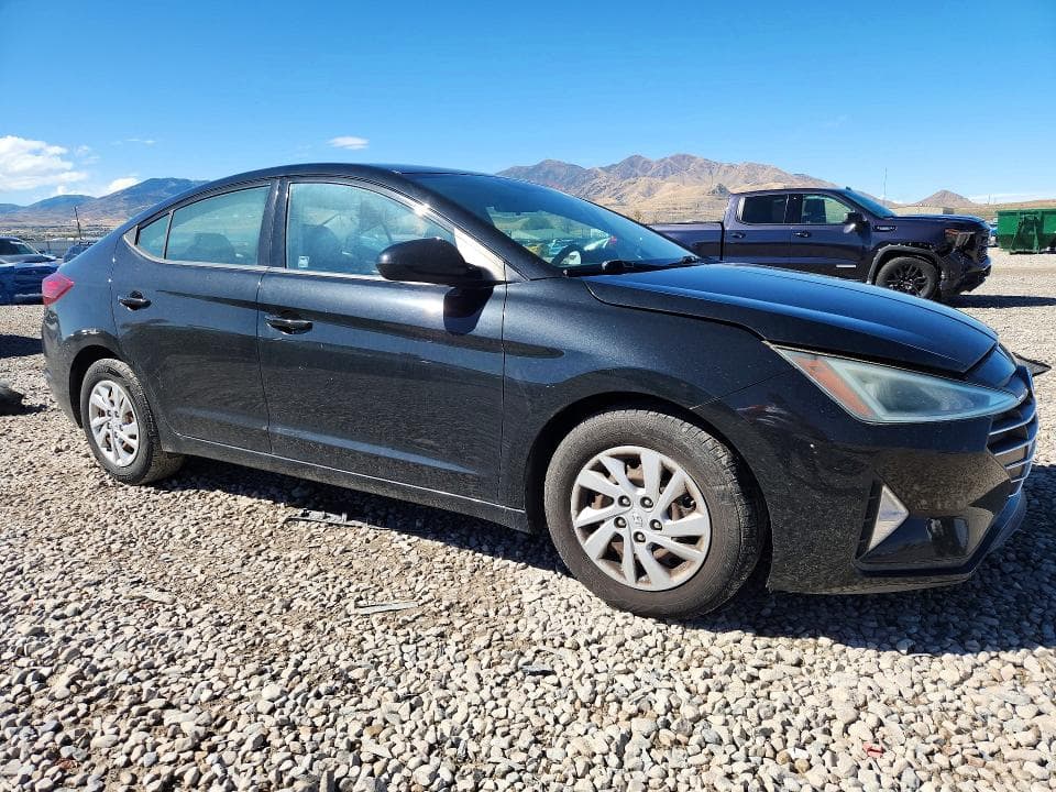 2019 HYUNDAI ELANTRA SE 4