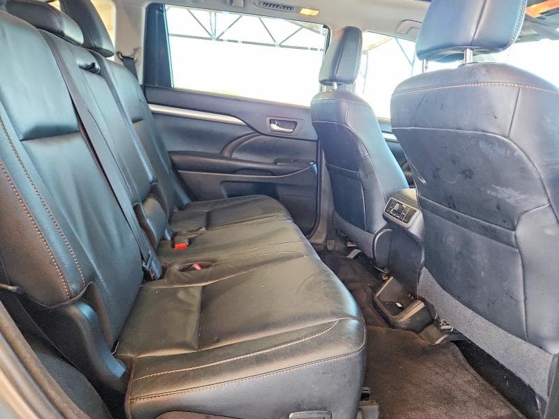 2017 TOYOTA HIGHLANDER XLE 11
