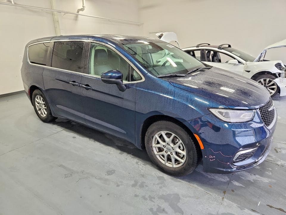 2023 CHRYSLER PACIFICA TOURING L 4