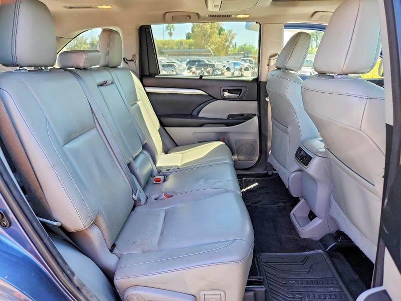 2017 TOYOTA HIGHLANDER XLE 11