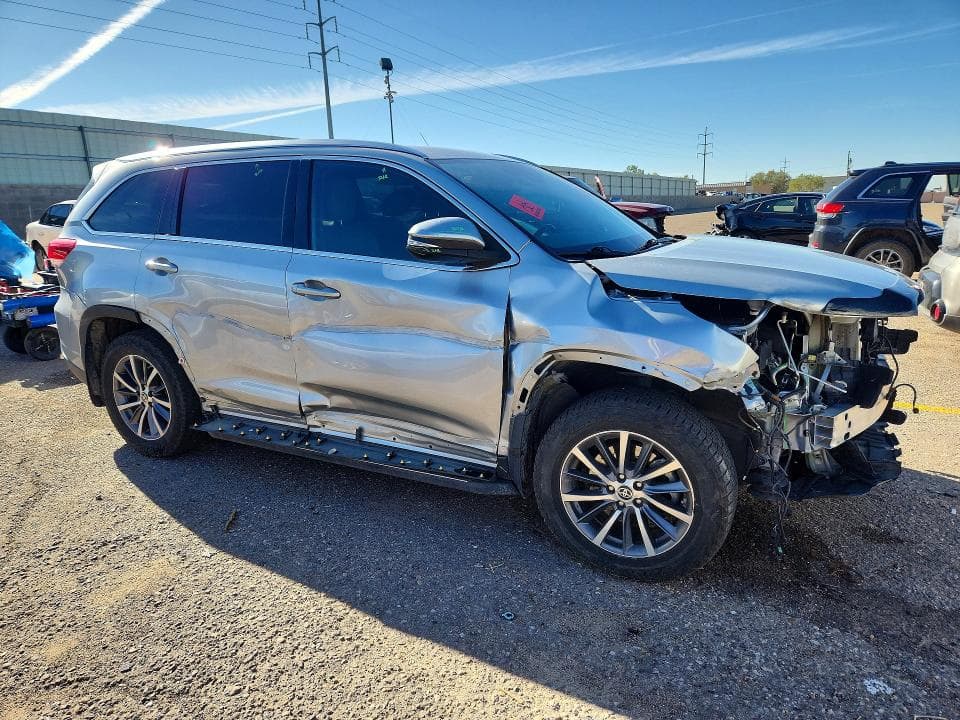 2019 TOYOTA HIGHLANDER XLE 4