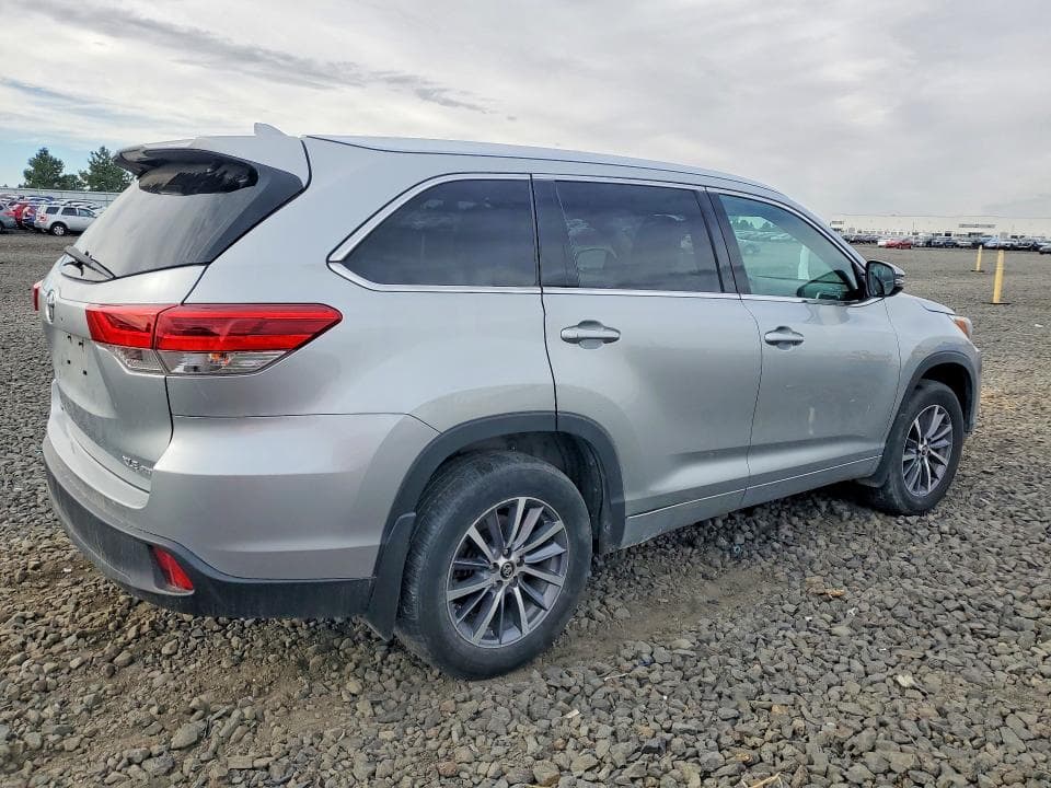 2018 TOYOTA HIGHLANDER XLE 3