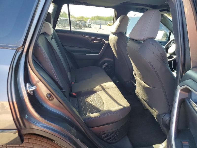 2022 TOYOTA RAV4 SE 11