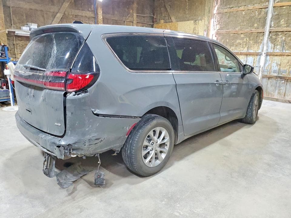 2023 CHRYSLER PACIFICA TOURING L 3
