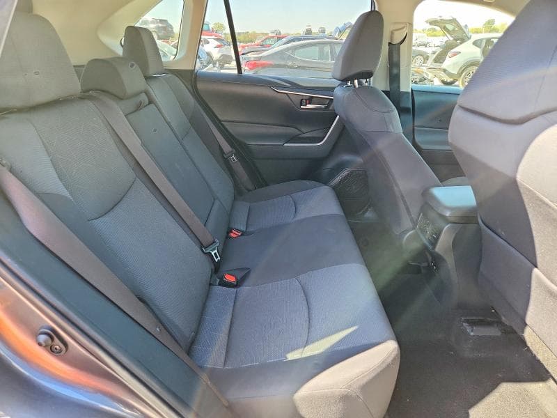 2019 TOYOTA RAV4 XLE 11