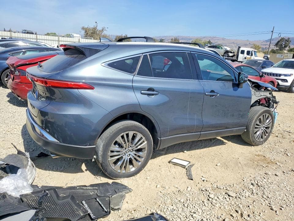 2024 TOYOTA VENZA XLE 3
