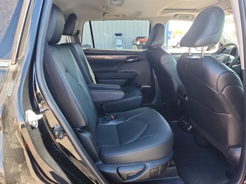2025 TOYOTA HIGHLANDER LIMITED 11
