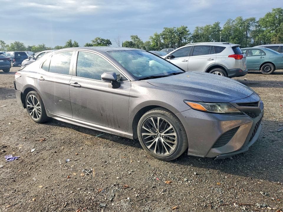 2019 TOYOTA CAMRY SE 4