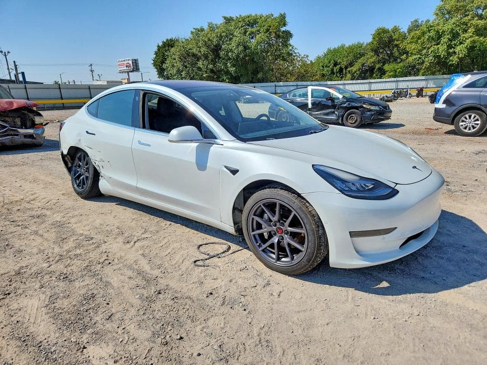 2018 TESLA MODEL 3 4