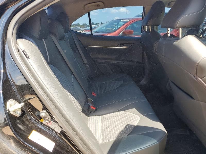 2018 TOYOTA CAMRY SE 10