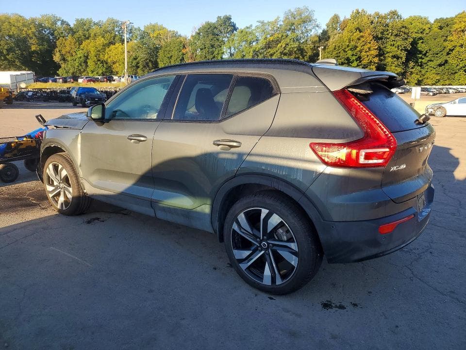 2026 VOLVO XC40 PLUS 2