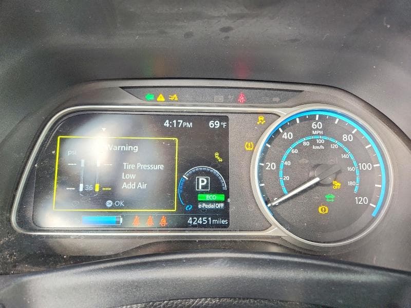 2022 NISSAN LEAF SV 9