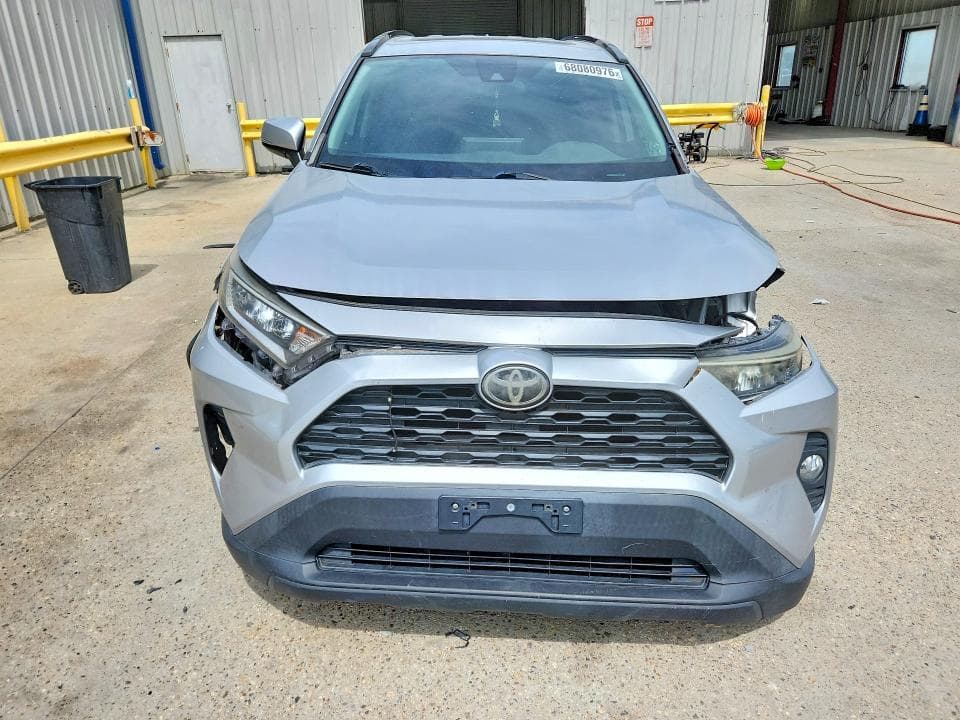 2019 TOYOTA RAV4 XLE 5