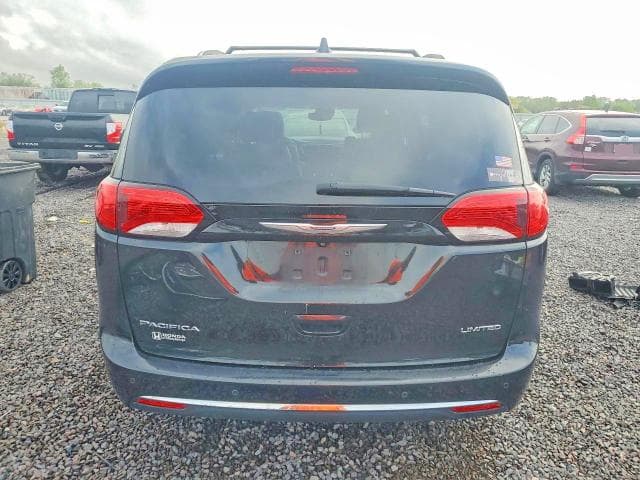 2017 CHRYSLER PACIFICA LIMITED 6