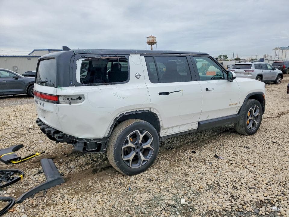 2023 RIVIAN R1S ADVENTURE 3