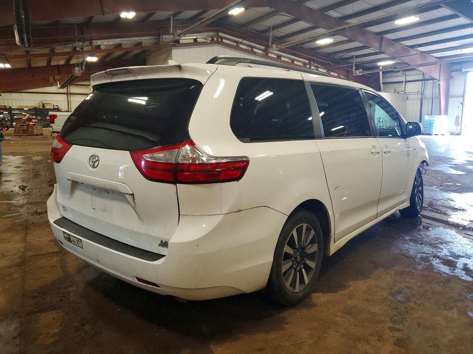 2019 TOYOTA SIENNA LE 3