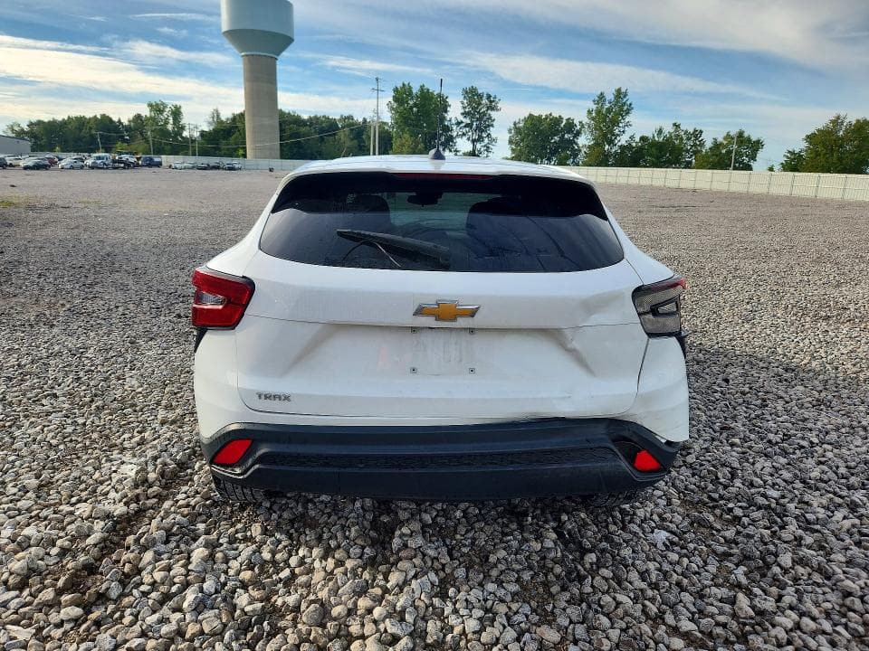 2024 CHEVROLET TRAX LS 6