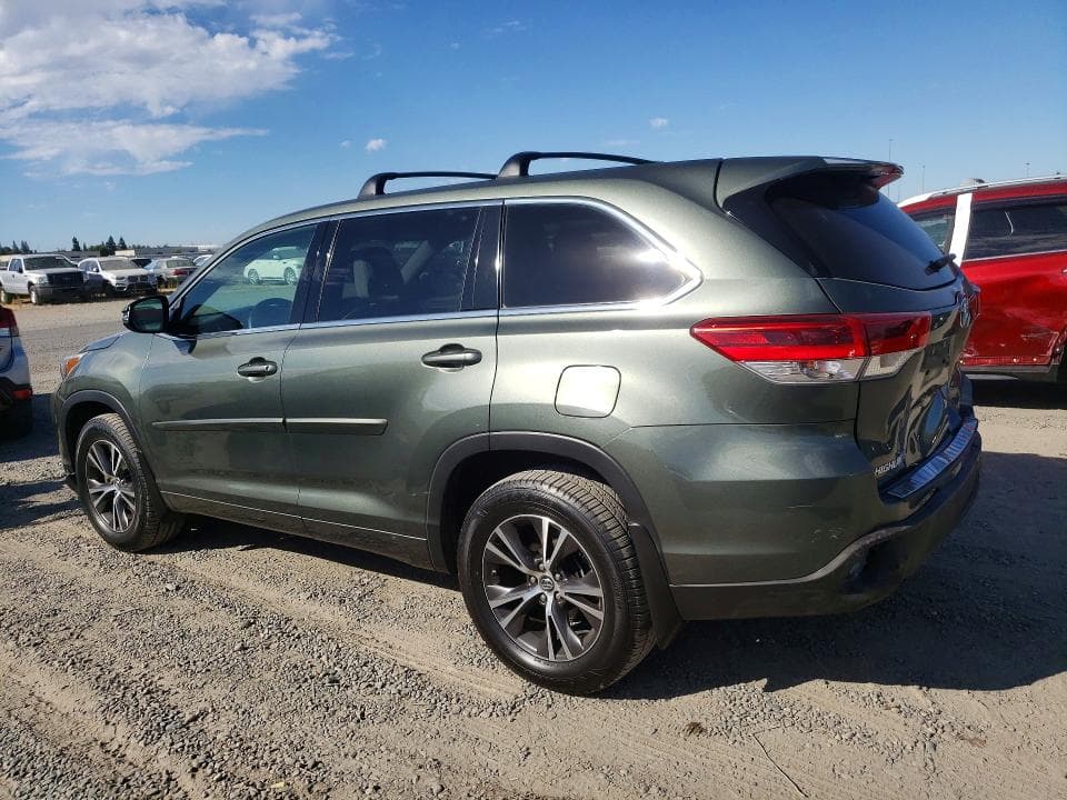 2018 TOYOTA HIGHLANDER LE 2