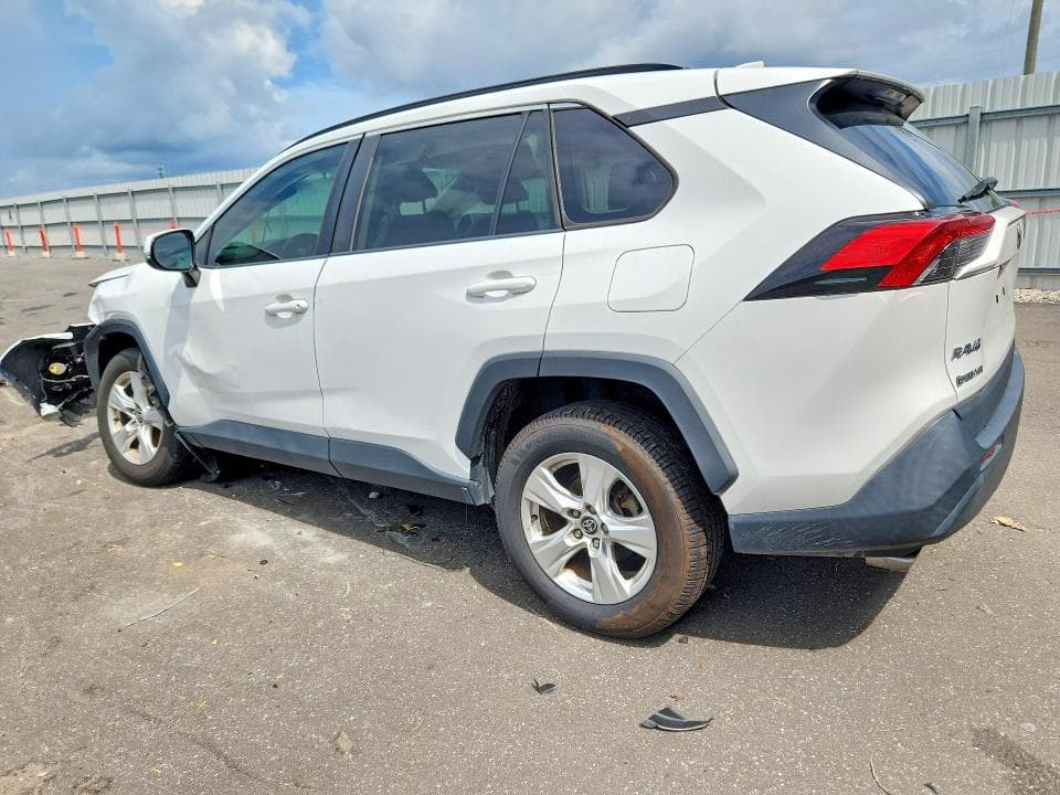 2021 TOYOTA RAV4 XLE 2