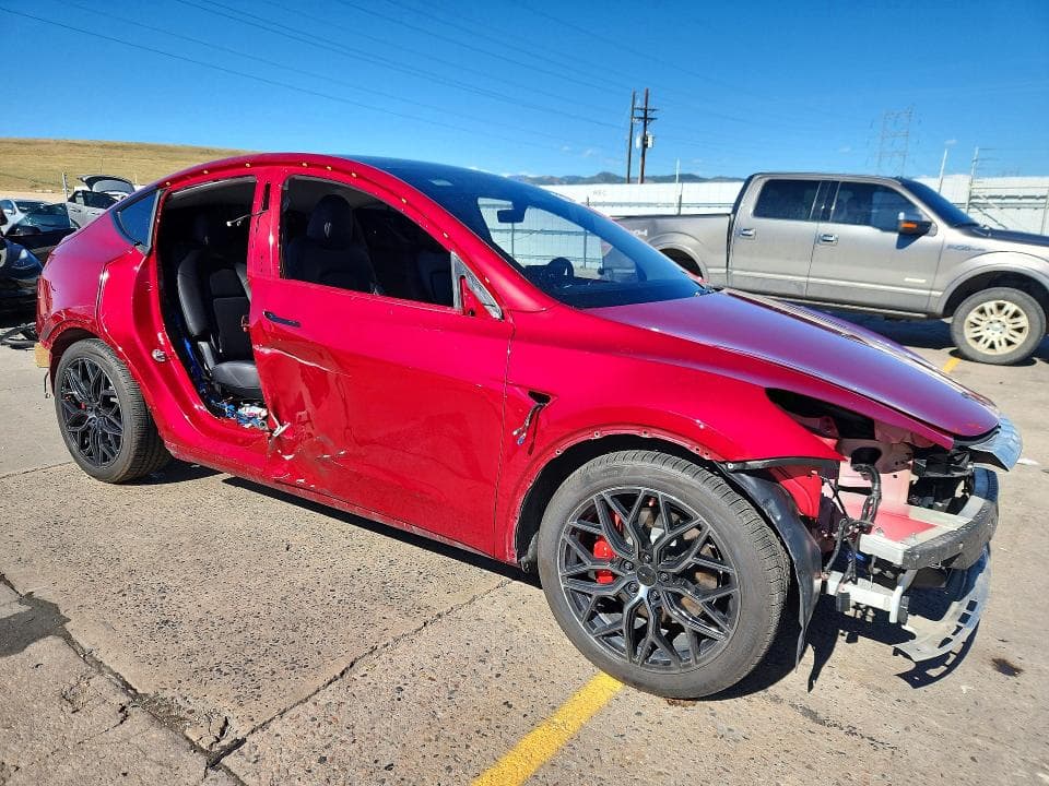 2025 TESLA MODEL Y 4