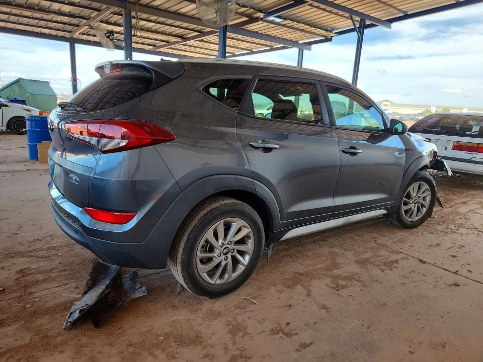 2017 HYUNDAI TUCSON SE 3