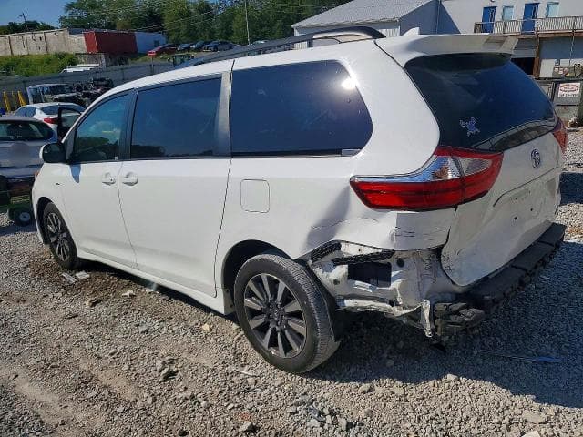 2018 TOYOTA SIENNA LE 2