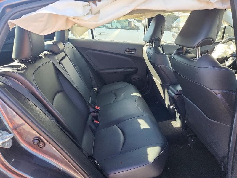 2017 TOYOTA PRIUS THREE TOURING 10