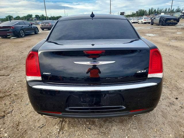 2019 CHRYSLER 300 LIMITED 6