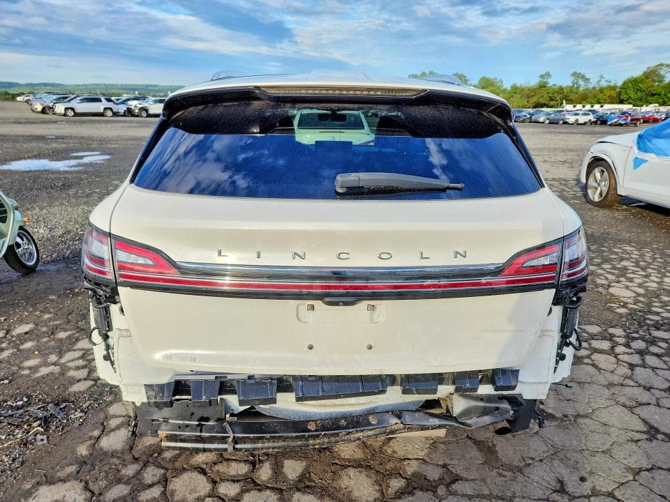 2022 LINCOLN NAUTILUS RESERVE 6