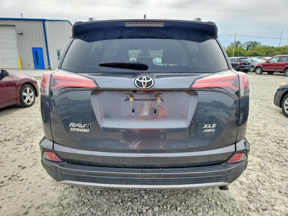 2018 TOYOTA RAV4 XLE 6
