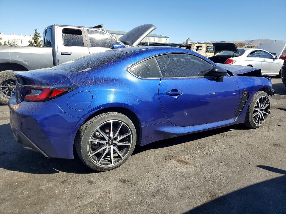 2023 TOYOTA GR86 BASE 3