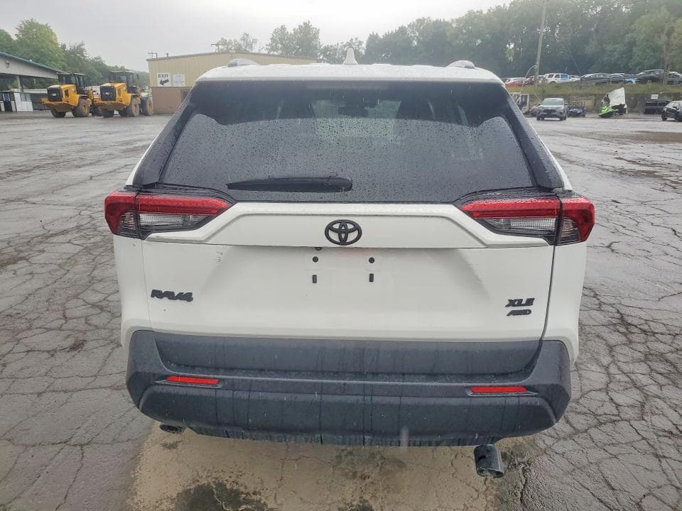 2025 TOYOTA RAV4 XLE 6
