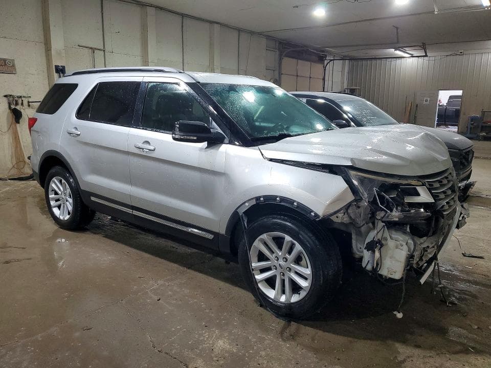 2017 FORD EXPLORER XLT 4