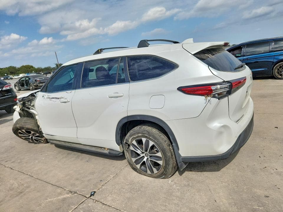 2023 TOYOTA HIGHLANDER XLE 2