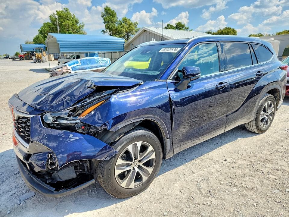 2021 TOYOTA HIGHLANDER XLE - 1