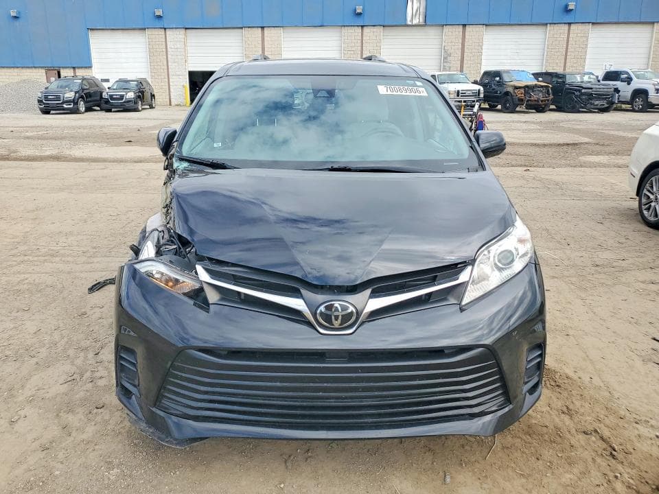 2020 TOYOTA SIENNA LE 5