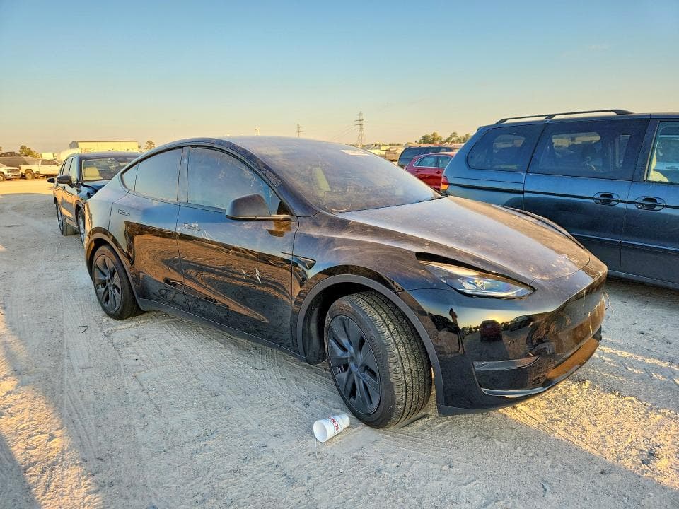 2025 TESLA MODEL Y 4