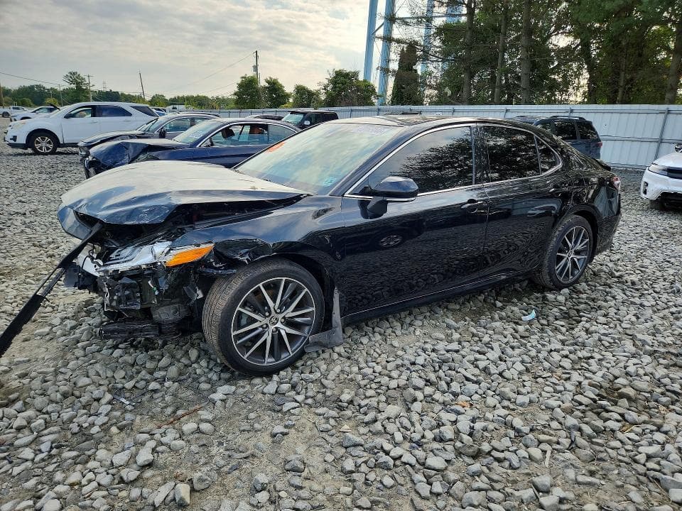 2021 TOYOTA CAMRY XLE