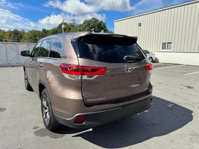 2017 TOYOTA HIGHLANDER LE PLUS 2