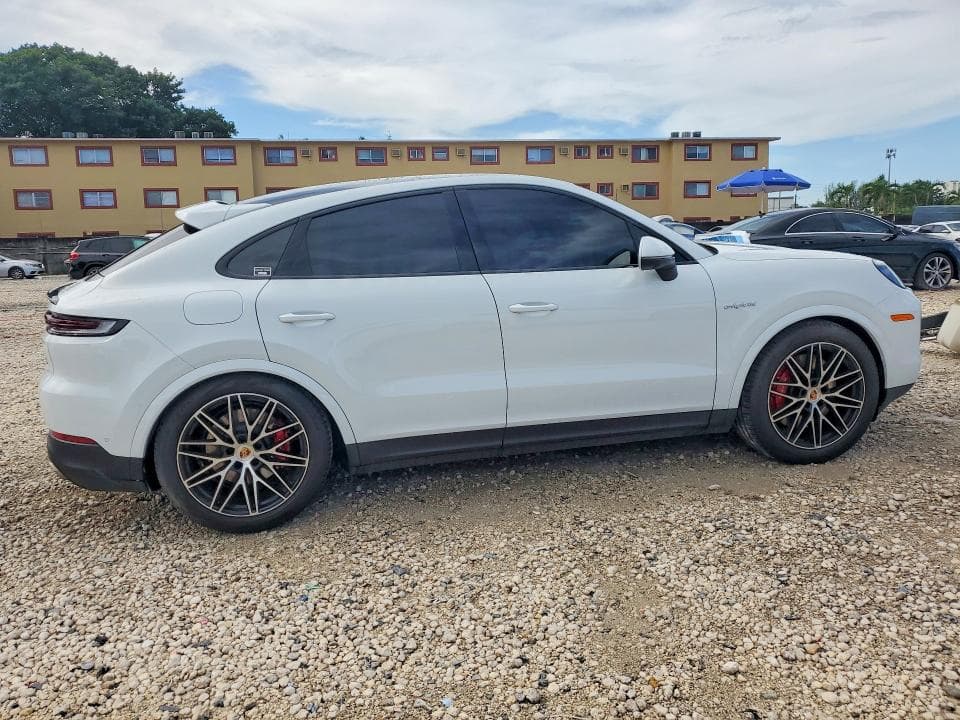 2026 PORSCHE CAYENNE SE HYBRID COUPE 3