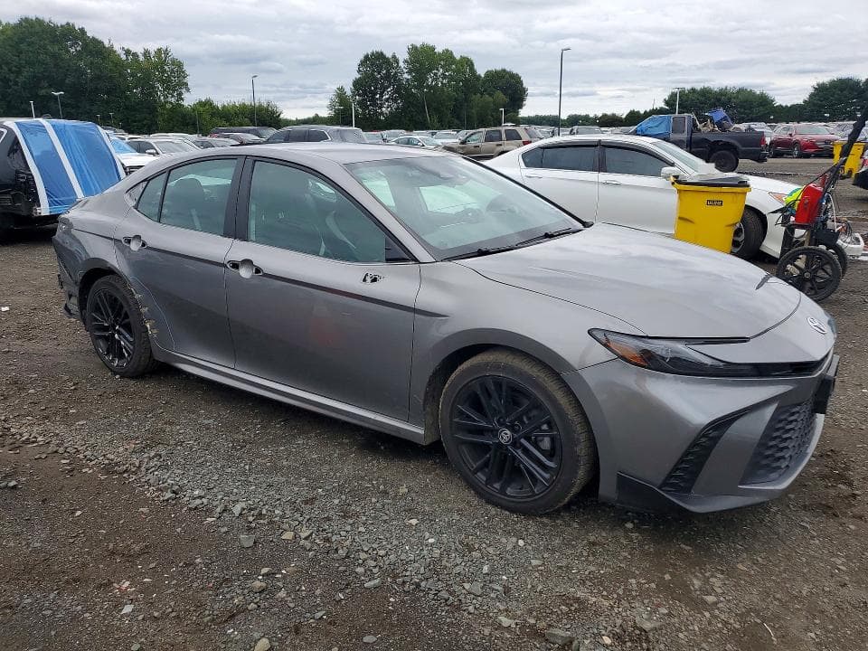 2025 TOYOTA CAMRY SE 4