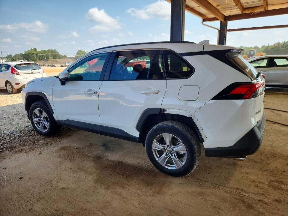 2023 TOYOTA RAV4 XLE 2