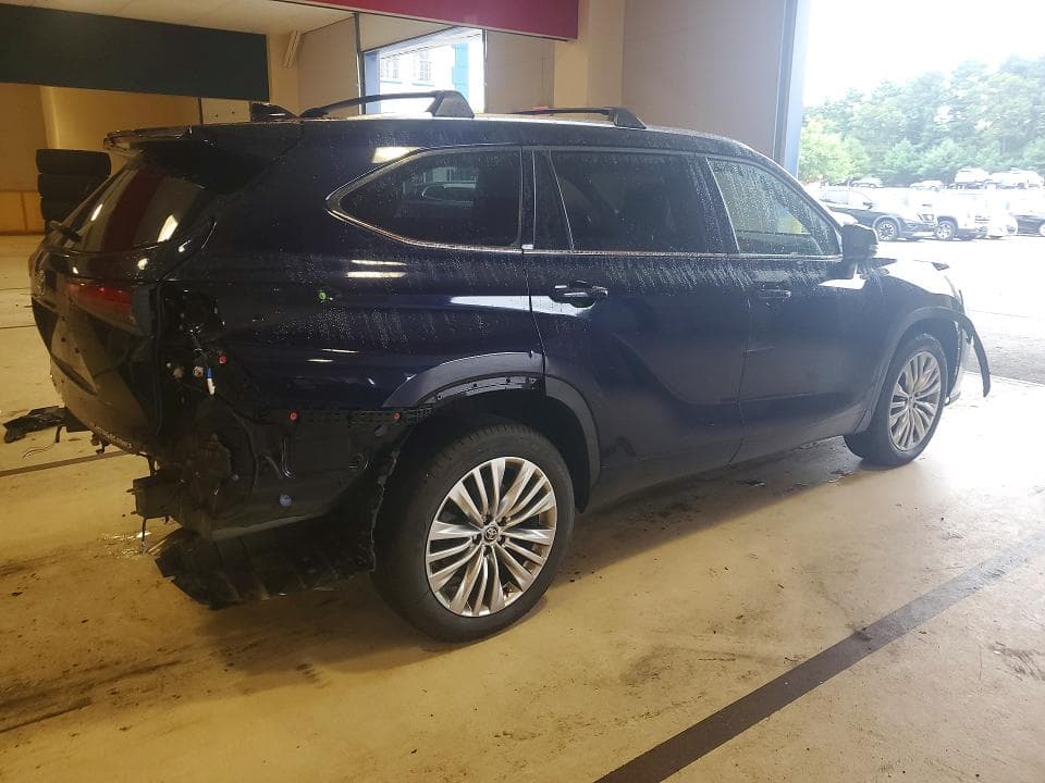 2023 TOYOTA HIGHLANDER PLATINUM 3