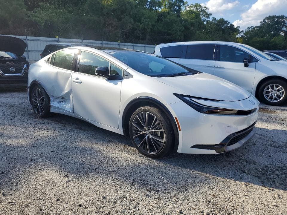 2026 TOYOTA PRIUS XLE 4