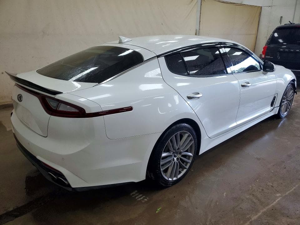 2018 KIA STINGER BASE 3