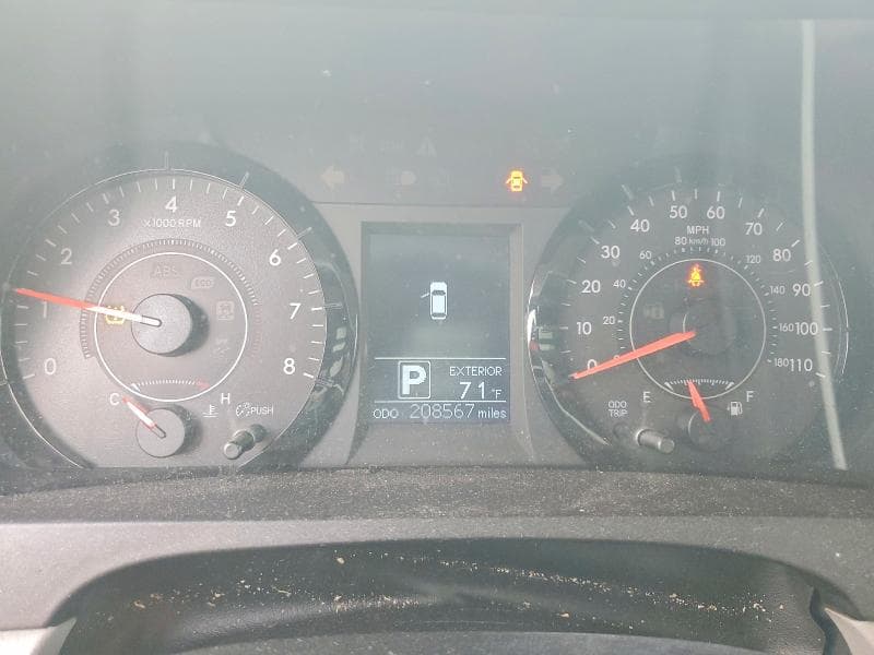 2017 TOYOTA SIENNA LE 9