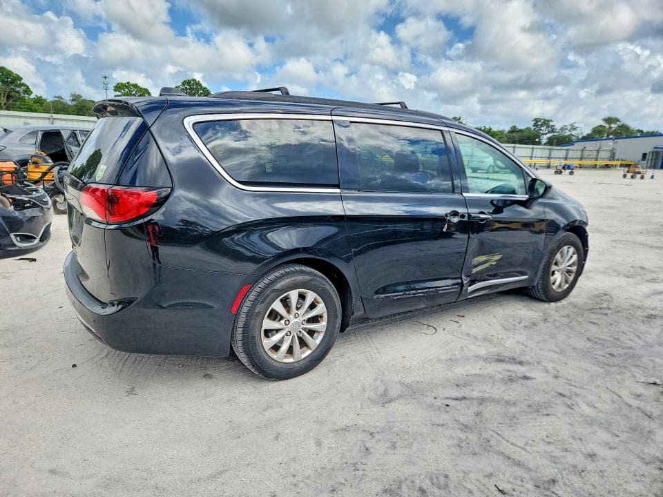 2017 CHRYSLER PACIFICA TOURING L 3