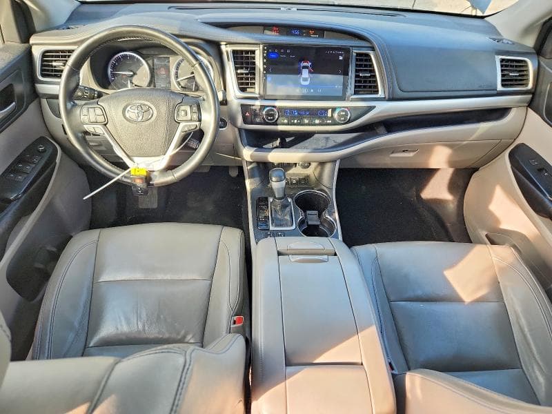 2017 TOYOTA HIGHLANDER XLE 8